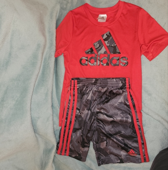 Adidas Red Tee and Patterned Gray Shorts - Picture 2 of 6